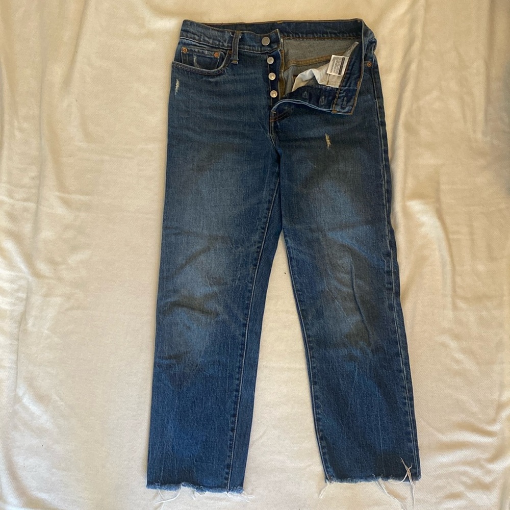 Levi’s Wedgie Straight Jean Raw Hem
